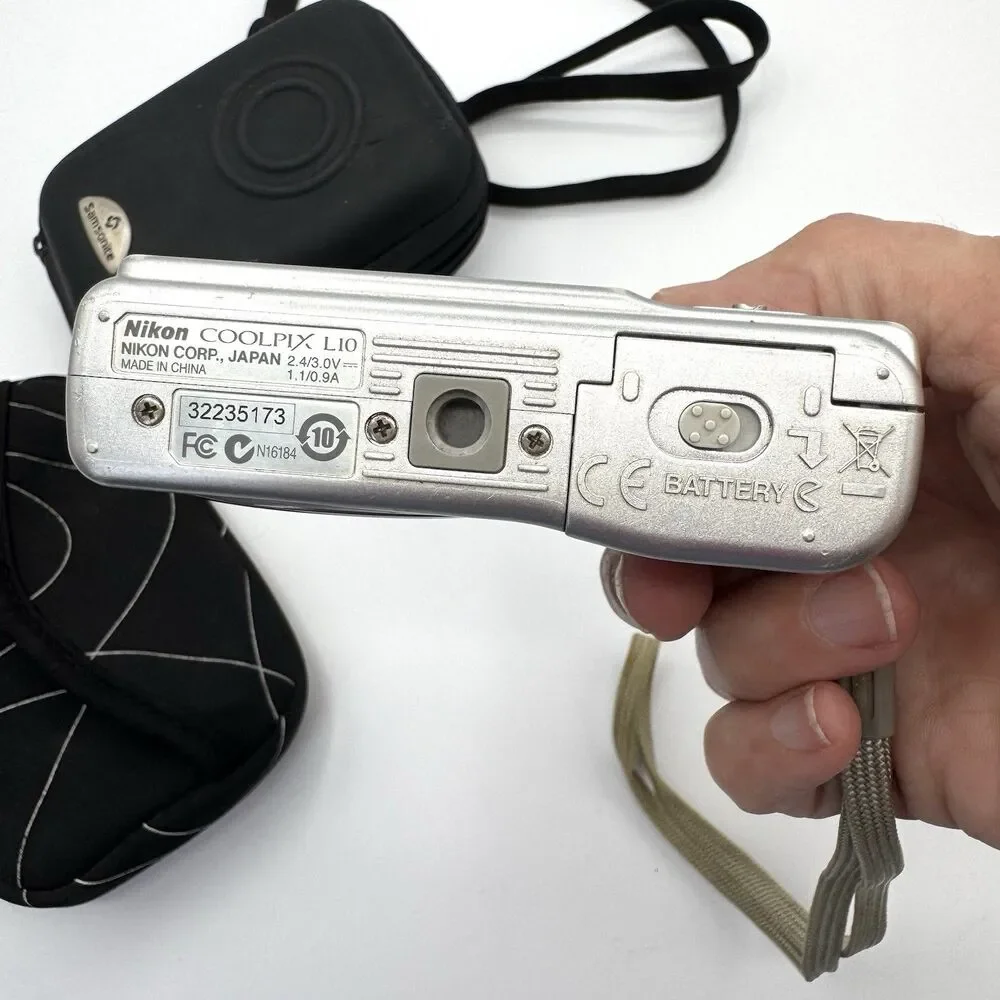 Nikon COOLPIX L10 5MP Silver Digital Camera Tested AA Battery Works